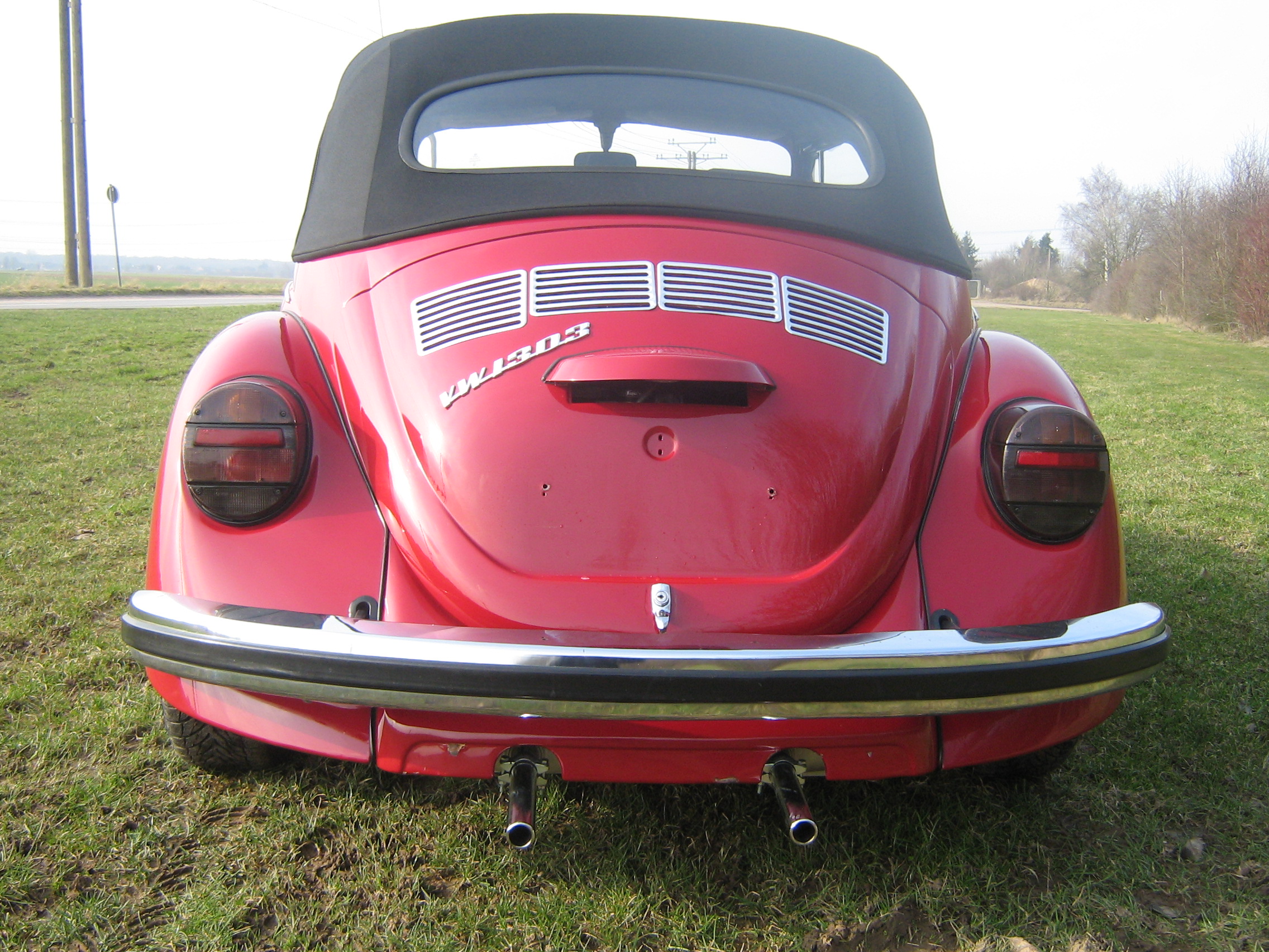 Heckansicht mit geschlossener Motorhaube